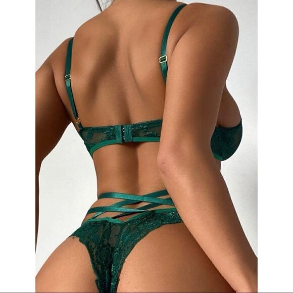 Sexy Sheer Floral Lace Lingerie Set - Picture 2 of 15